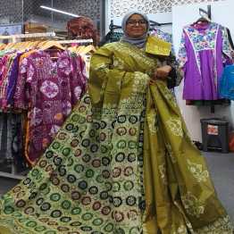 Cotton Batik Saree – 12 Hands with Extra Blouse Piece